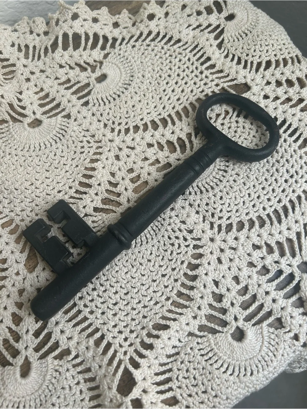 Decorative Cast Iron Skeleton Key in Black